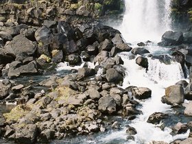 016-thingvellir-chute_d_eau_oxararfoss.jpg