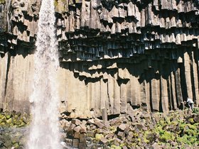055-parc_national_de_skaftafell-chute_d_eau_svartifoss.jpg