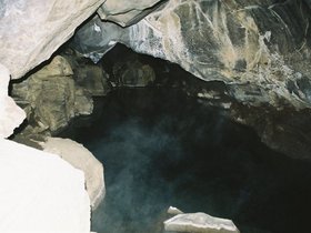 090-reykjalid-grottes_de_grjotagja.jpg